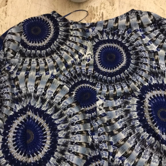 Fashion Line Blouse For Women - Picture 3 of 5